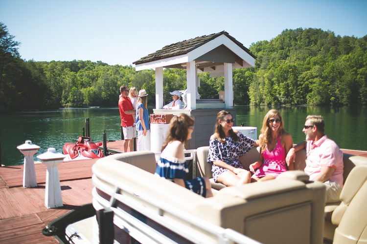boating on lake keowee