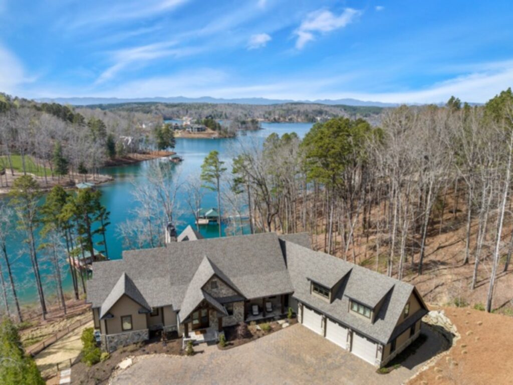 homes for sale on lake keowee