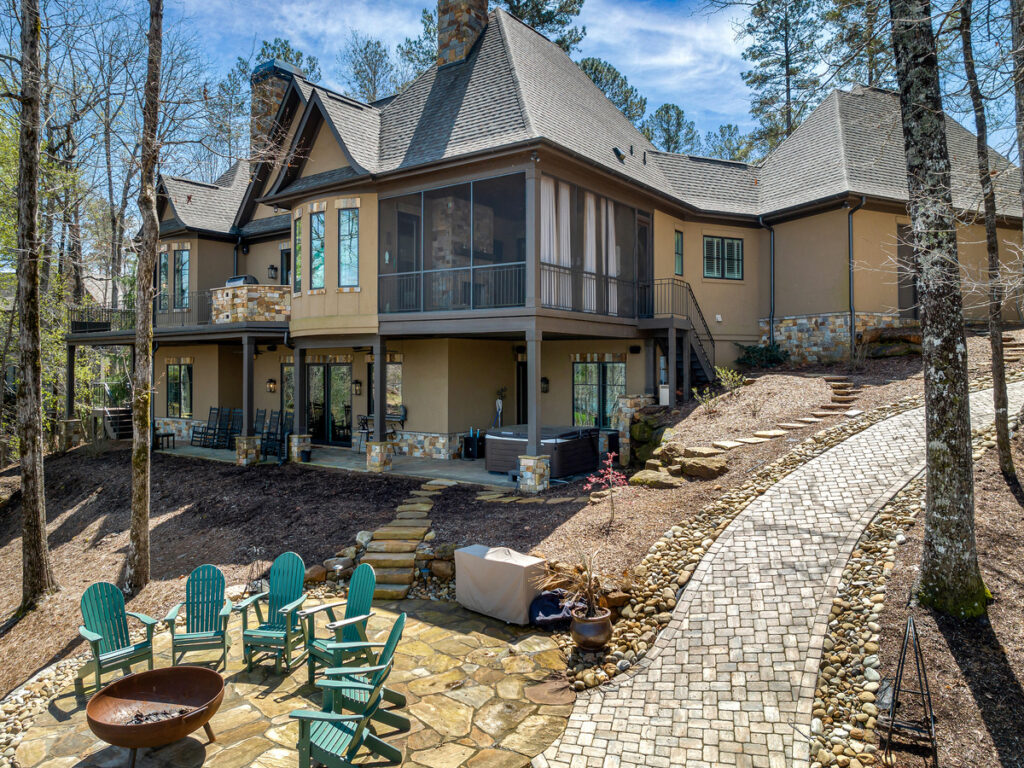 Featured Luxury Listing: 104 Mountain Shore Trail