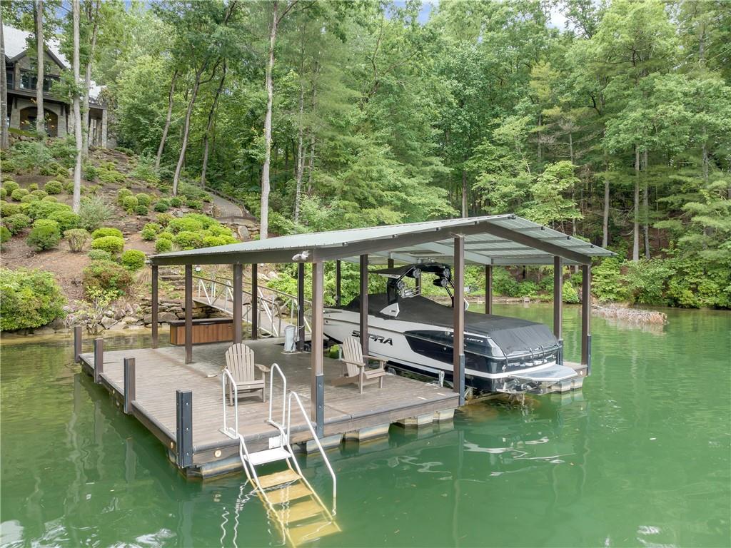 homes for sale on lake keowee
